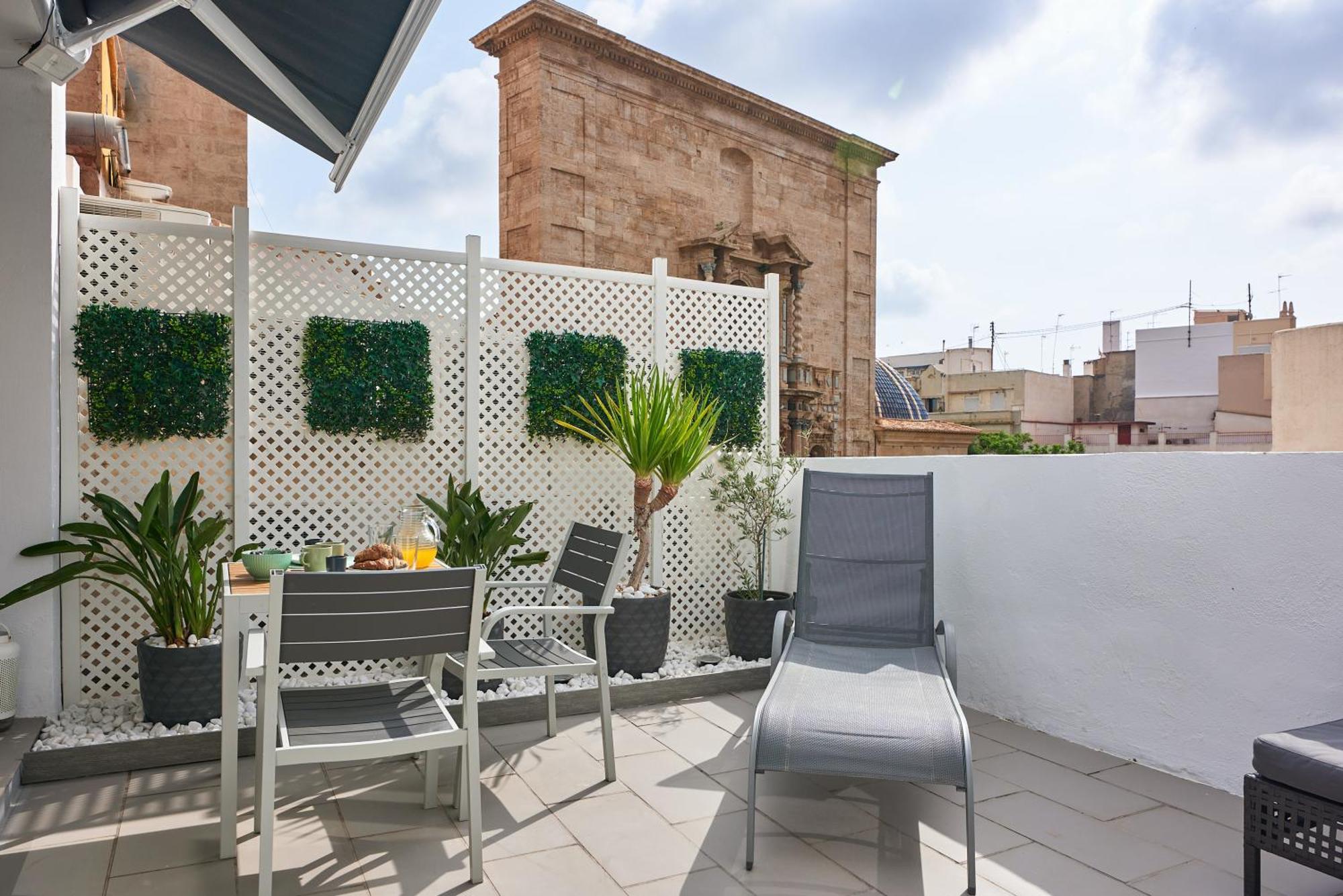 Sunny Cozy Penthouse With A Terrace At Plaza Del Carmen Lejlighed Valencia Eksteriør billede